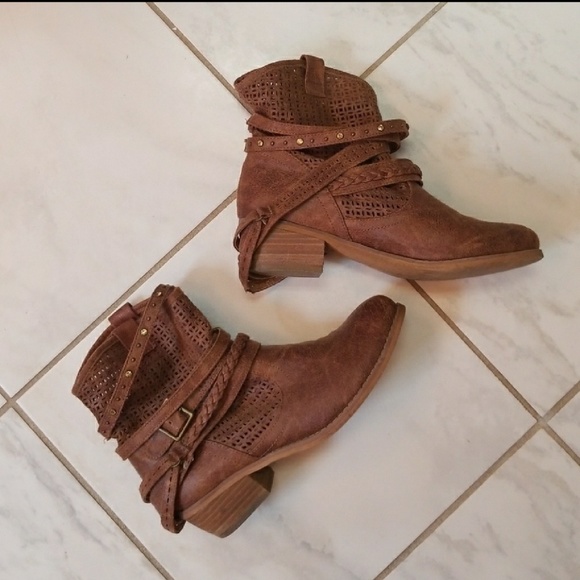 Not Rated Shoes - Not rated brown booties